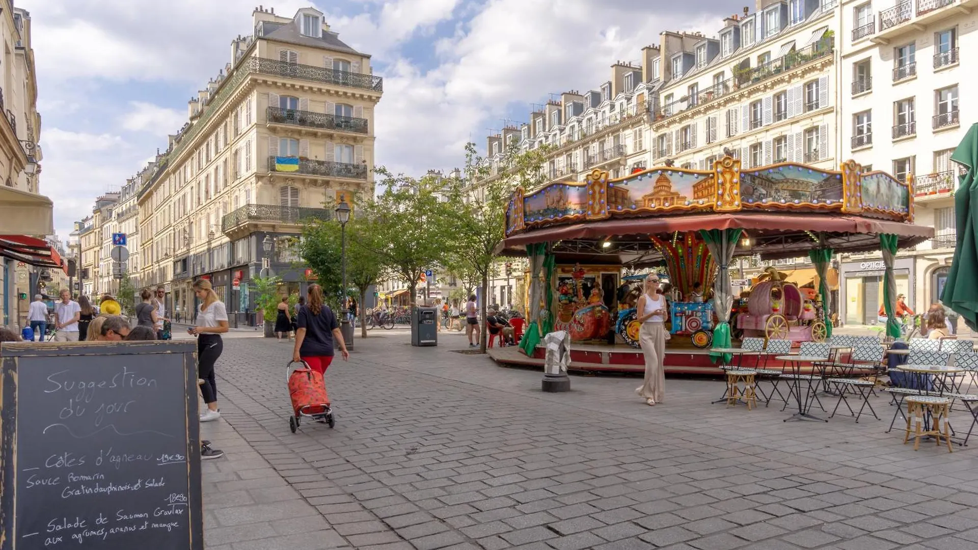 Апартаменты La Parisienne *